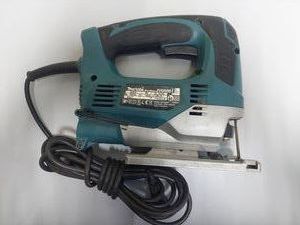 Б/в Електролобзик Makita jv0600k 01-200920203