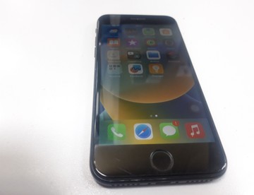 Б/в Мобільний телефон Apple iphone se 2020 64gb 01-200932070