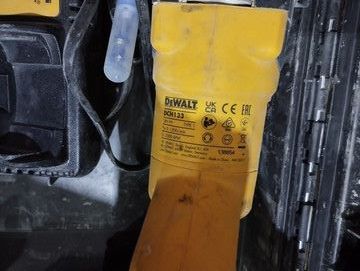 Б/у Перфоратор Dewalt dch133 / 1акб 4ah / зп 01-200937168