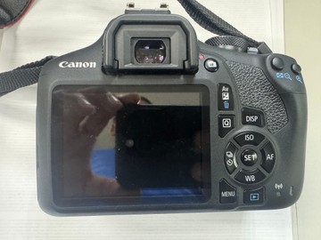 Б/в Фотоапарат Canon eos 2000d body 01-200998008