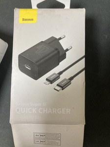Б/в Мережевий зарядний пристрій Baseus super si quick charger 20w sets black + type-c to lightning 01-201008674