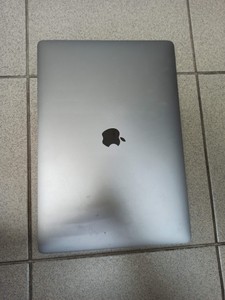 Б/в Ноутбук Apple macbook pro a1990 екр 15.4"/ core i7 2,2ghz/ ram16gb/ ssd512gb/ graphics 630 01-201108552