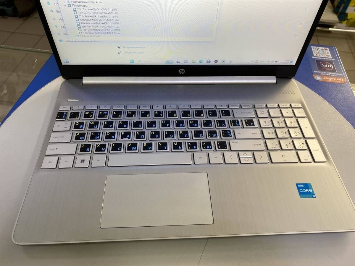 єкр. 15,6/ core i3-1215u/ ram8gb/ ssd256gb/ intel uhd