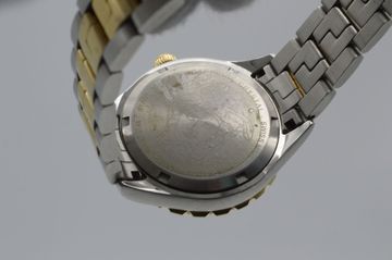 01-200510719: Versace v12