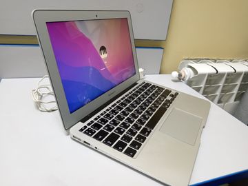 Б/в Ноутбук Apple macbook air 11" a 1465 core i5 1,6ghz/ram 4 gb/ssd 256 gb /hd graphics 6000 01-200802765
