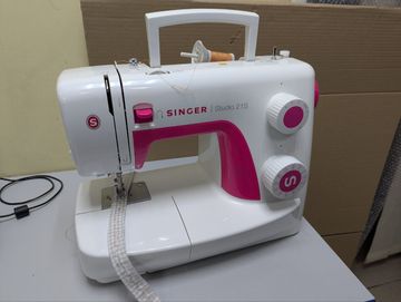 Б/в Швейна машина Singer studio 21s 01-200868015