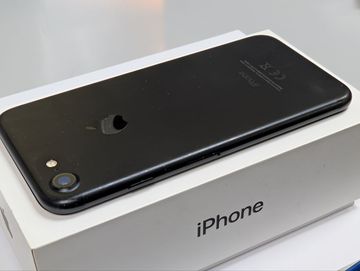 Б/в Мобільний телефон Apple iphone 7 32gb 01-200882110