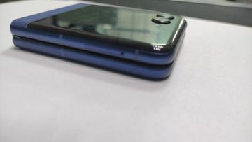 Б/в Мобільний телефон Motorola razr 60 8/256gb 01-200897830