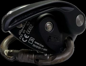 Б/у Альпинистское снаряжение Petzl grigri 01-200909210