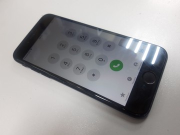 Б/в Мобільний телефон Apple iphone se 2020 64gb 01-200932070