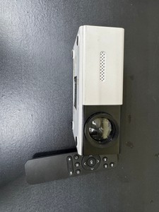Б/в Проектор Projector yg300 01-201183078