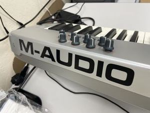 Б/у Midi-клавиатура M-Audio oxygen 61 mkv 01-200635396