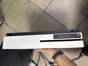 01-200779808: Microsoft xbox one s 500gb