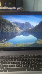 Asus 17/pentium 4417u ddr4/4gb ddr4/hdd *відсутній/ssd *відсутній/*інтегрована