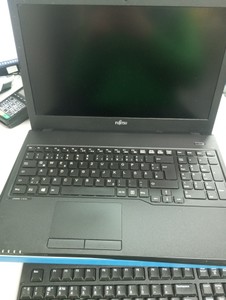 Б/у Ноутбук Fujitsu 15/core i5 7200u ddr3/4gb ddr3/hdd *відсутній/ssd 128 gb/*інтегрована 01-200925542