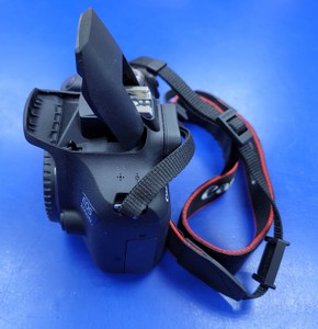 Б/в Фотоапарат Canon eos 2000d body 01-200751159