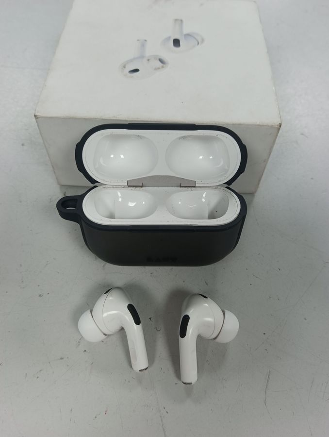 airpods pro 2nd generation with magsafe charging case usb-c