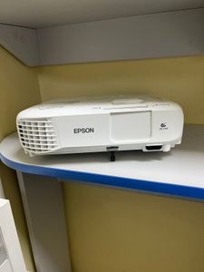 01-200761424: Epson eb-e20