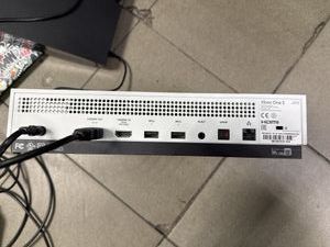 01-200779808: Microsoft xbox one s 500gb