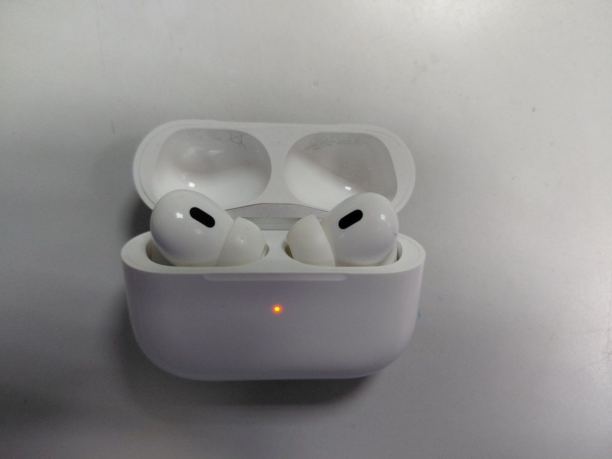 airpods pro 2nd generation with magsafe charging case usb-c