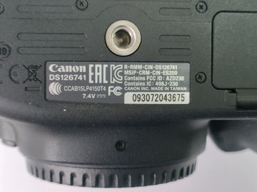 Б/у Фотоаппарат Canon eos 2000d / ef-s 18-55mm f/3.5-5.6 is ii 01-200907855