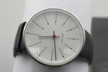 01-200577846: Arne Jacobsen 57102-0915