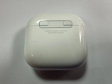01-200785006: Apple airpods 4 with active noise cancellation