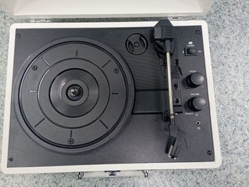 01-200795570: Crosley cruiser deluxe cr8005