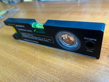 Magnetic magnetic torpedo level