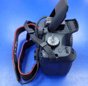 Б/в Фотоапарат Canon eos 2000d body 01-200751159