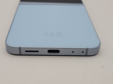 Б/в Мобільний телефон Samsung galaxy flip6 12/256gb 01-200979224