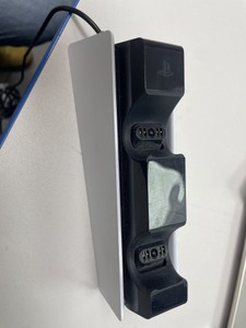 Б/в Док станція для геймпадів Sony dualsense charging station cfi-zds1 01-201131976