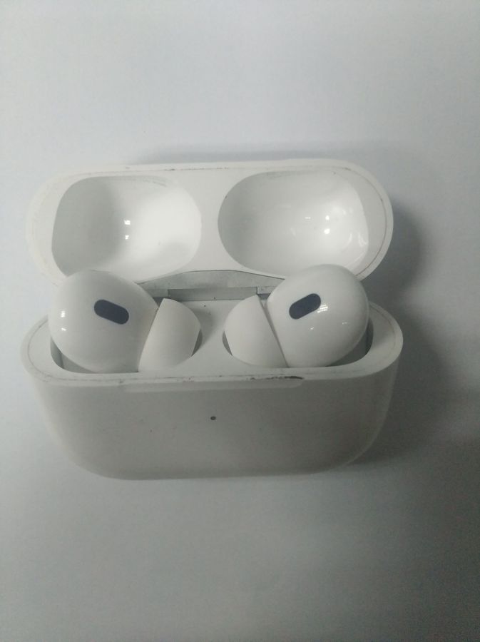 airpods pro 2nd generation with magsafe charging case usb-c