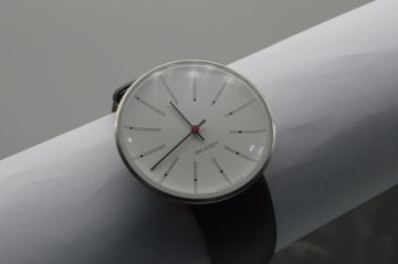 01-200577846: Arne Jacobsen 57102-0915