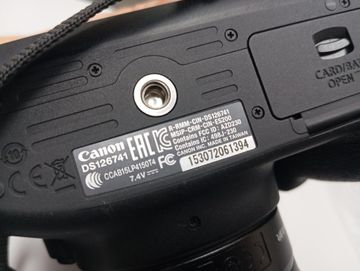 01-200758052: Canon eos 2000d / ef-s 18-55mm f/3.5-5.6 is ii