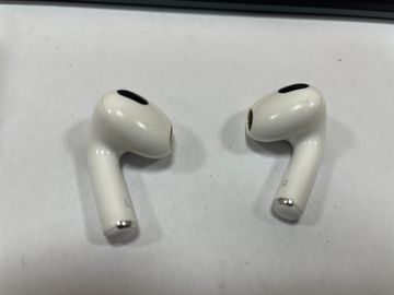 01-200739718: Apple airpods 3rd generation