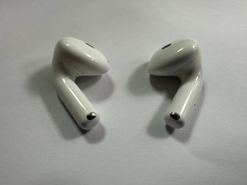 01-200785006: Apple airpods 4 with active noise cancellation