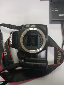 Б/у Фотоаппарат Canon eos 1100d body 01-200820076