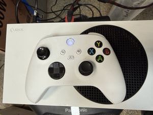 Б/у Игровая приставка Microsoft xbox series s 512gb 01-200833618