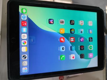 Б/в Планшет Apple ipad 8 wifi 128gb 4g 01-200861652