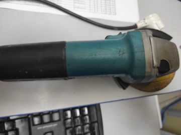 Б/у Угловая шлифмашина Makita 9558hn 01-200920419