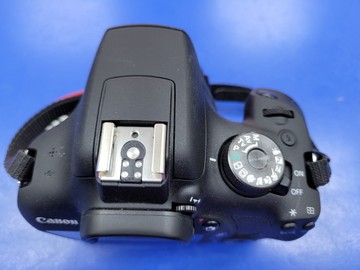 Б/в Фотоапарат Canon eos 2000d body 01-200751159