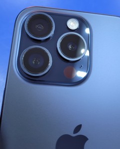 Б/в Мобільний телефон Apple iphone 15 pro 256gb 01-200910028
