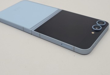 Б/в Мобільний телефон Samsung galaxy flip6 12/256gb 01-200979224