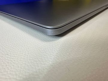 01-200528403: Apple macbook pro екр. 15.4/ core i7 2,9ghz/ ram16gb/ ssd512gb/ amd pro560 4gb/touch bar