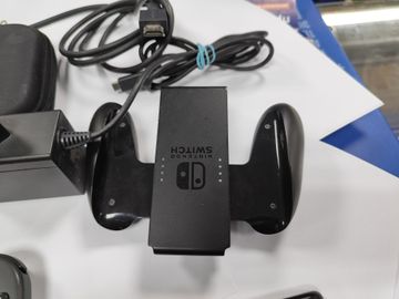 01-200739576: Nintendo switch