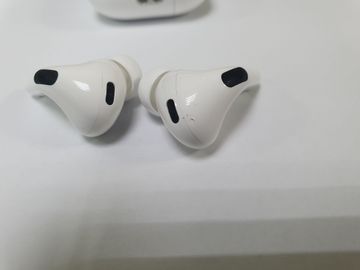 01-200786518: Apple airpods pro 2nd generation with magsafe charging case usb-c