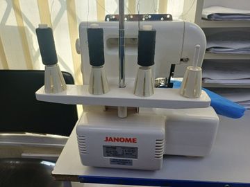 Б/в Швейна машина Janome mylock 4952 01-200804568