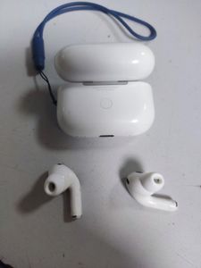 Б/в Навушники Apple airpods pro 2nd generation with magsafe charging case usb-c 01-200872171