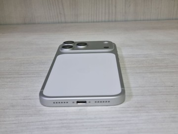 Б/в Мобільний телефон Apple iphone 17 pro max 256gb 01-200956573